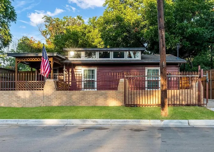 Holiday home Stockyards Longhorn House, Tcu Close By *